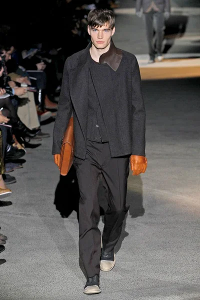 Look 15